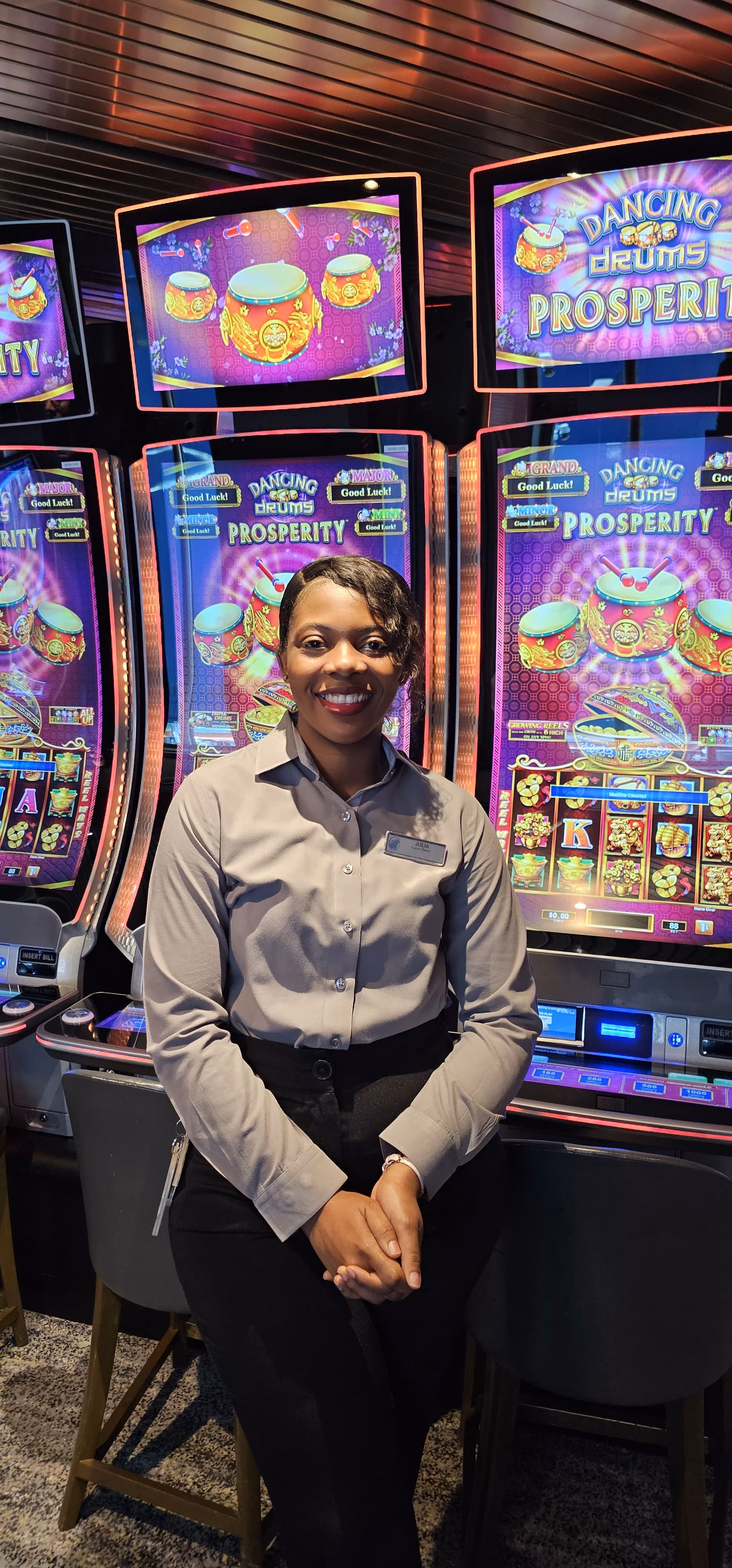 Mufunywayini, Casino Dealer